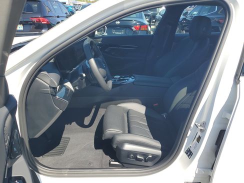 Used 2026 BMW 530i xDrive AWD/4WD image 14