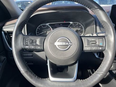 Used 2022 Nissan Rogue SV w/ SV Premium Package image 18