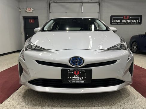 Used 2017 Toyota Prius Four image 6
