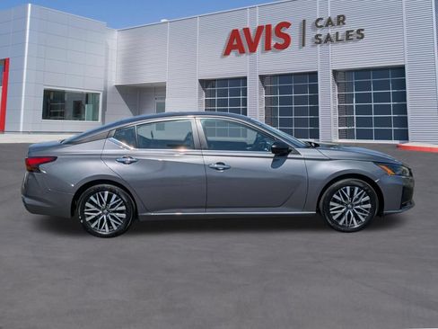 Used 2025 Nissan Altima 2.5 SV FWD image 5