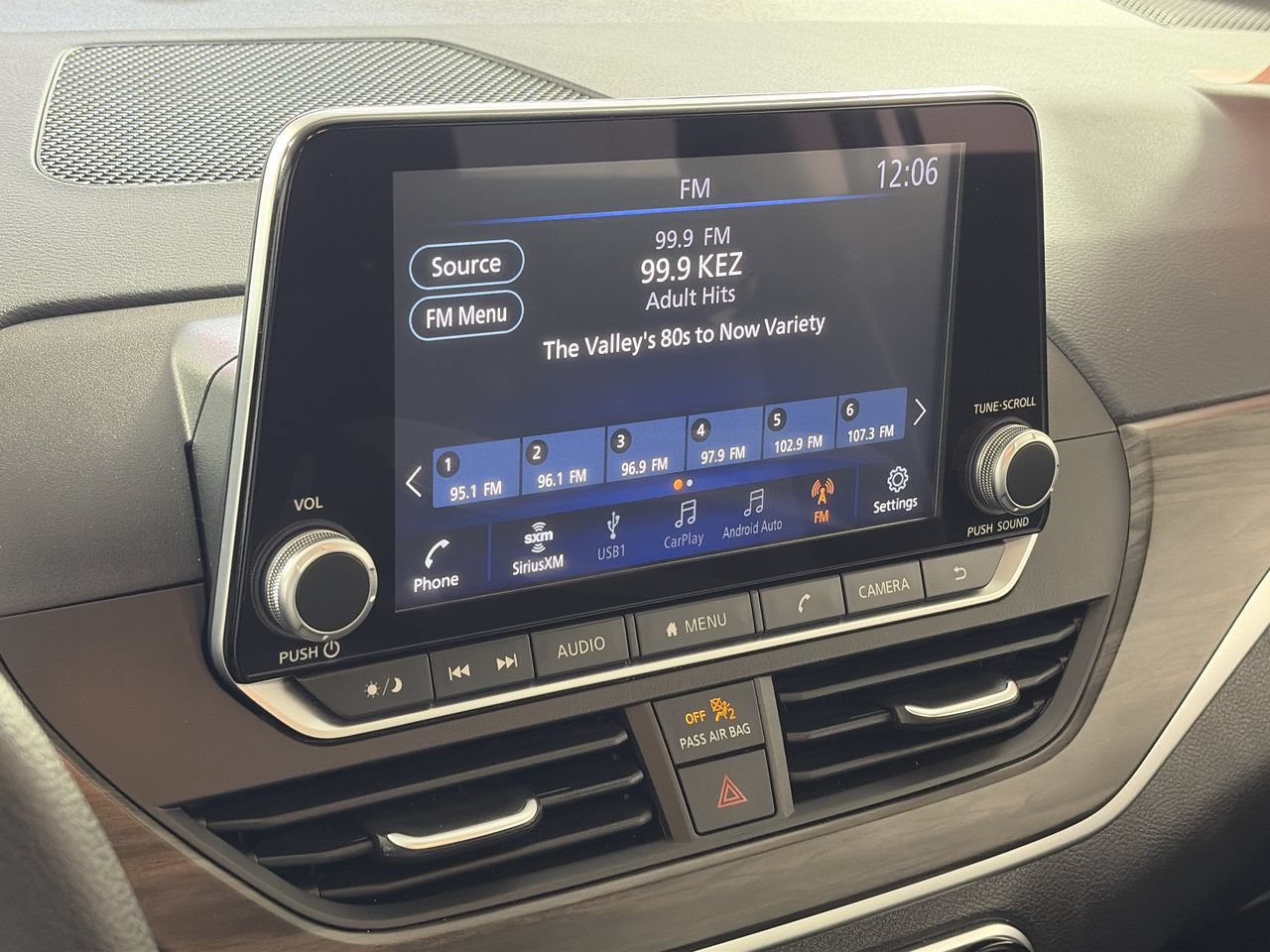 Used 2025 Nissan Altima 2.5 SV FWD image 16