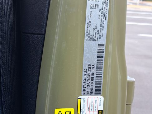 Used 2025 Jeep Gladiator Sport image 29