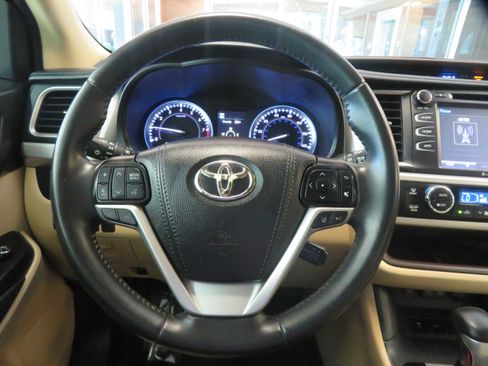 Used 2019 Toyota Highlander SE image 34
