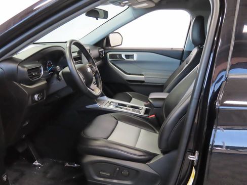Used 2023 Ford Explorer XLT w/ Equipment Group 202A RWD image 16