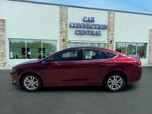 Used 2016 Chrysler 200 Limited FWD image 2
