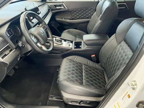 Used 2022 Mitsubishi Outlander SEL image 3