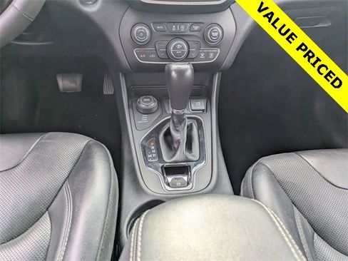 Used 2023 Jeep Cherokee Altitude Lux image 16