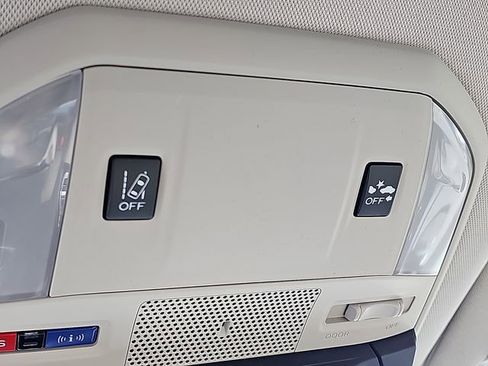 Used 2019 Subaru Ascent Premium image 27