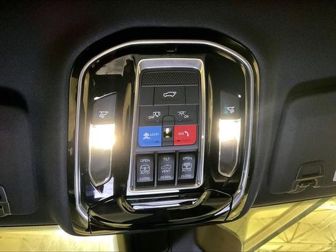 Used 2022 Jeep Grand Cherokee Overland image 65