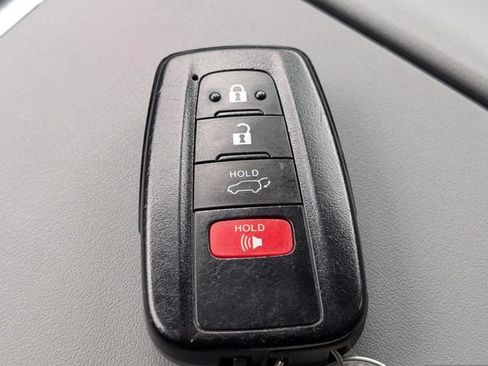 Used 2023 Toyota Highlander XLE FWD image 34