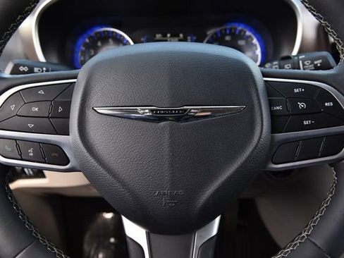 Used 2024 Chrysler Voyager LX image 17