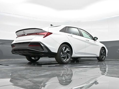 Used 2025 Hyundai Elantra Sport image 32