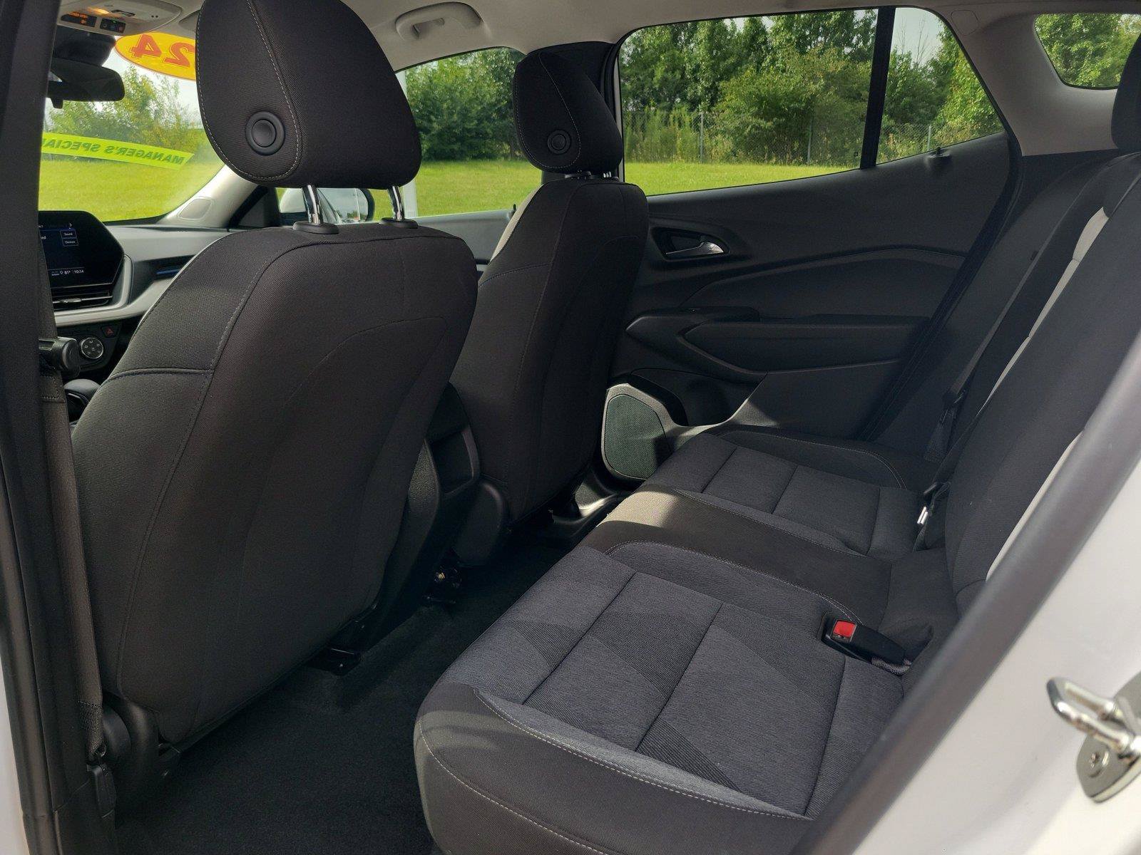 Used 2024 Chevrolet Trax LS w/ LS Convenience Package FWD image 17