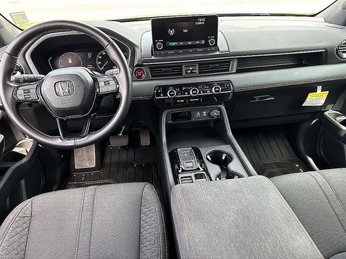 Used 2025 Honda Pilot Sport image 7