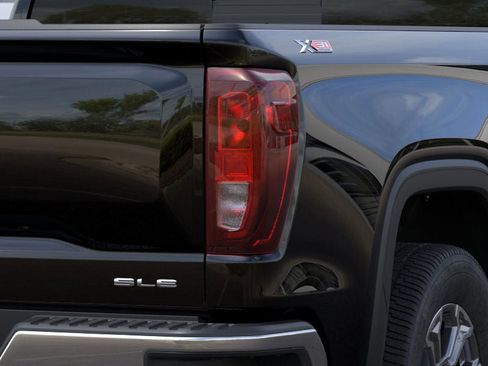 New 2026 GMC Sierra 1500 SLE image 35