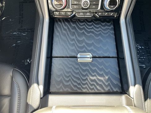 Used 2024 GMC Yukon XL Denali AWD/4WD image 26