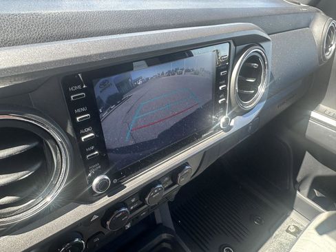 Used 2021 Toyota Tacoma TRD Off-Road image 32