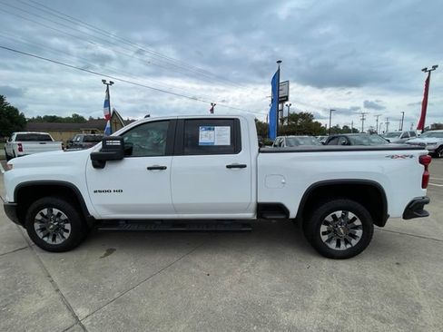 Used 2024 Chevrolet Silverado 2500 Custom w/ Custom Value Package AWD/4WD image 8