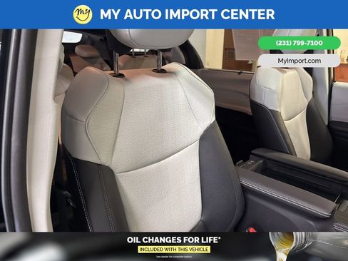 Used 2025 Toyota Sienna XSE image 31