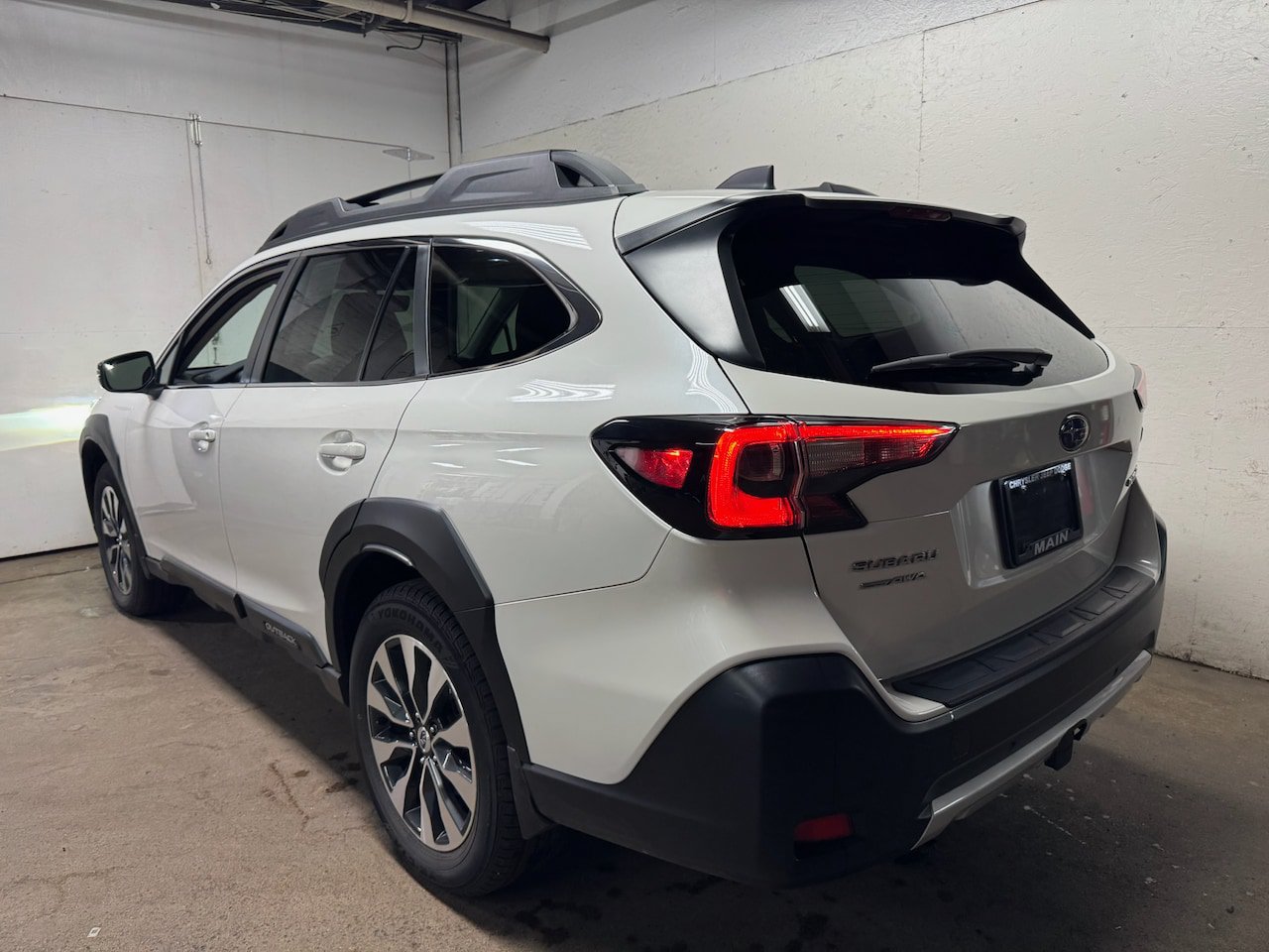 Used 2024 Subaru Outback Limited AWD/4WD image 9