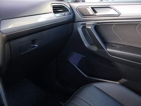 Used 2023 Volkswagen Tiguan SE R-Line image 41