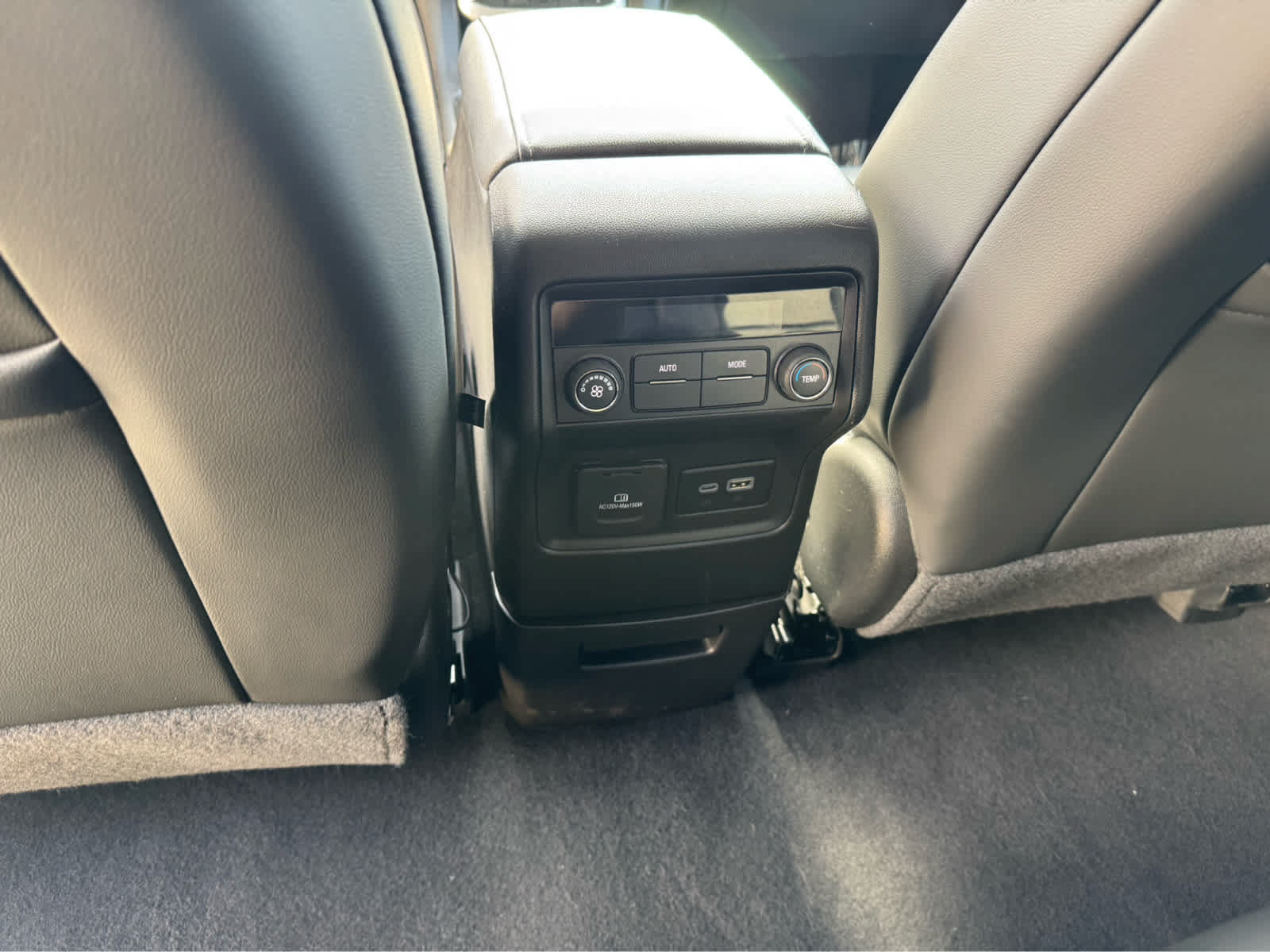 Used 2023 GMC Acadia SLT AWD/4WD image 25