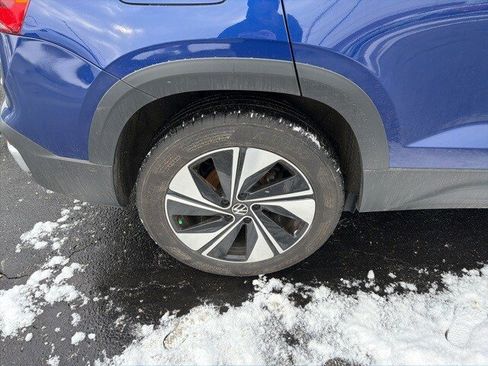 Used 2024 Volkswagen Taos SE w/ Panoramic Sunroof Package image 38