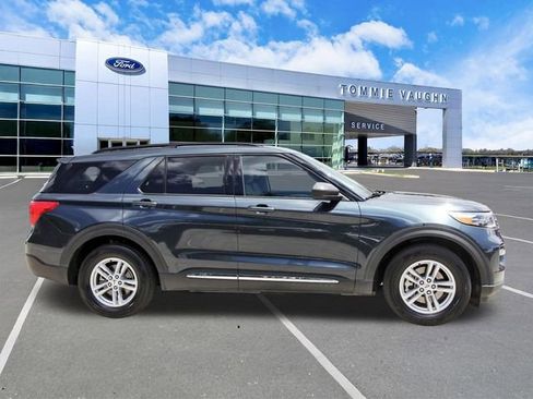 Used 2024 Ford Explorer XLT w/ Equipment Group 202A RWD image 5