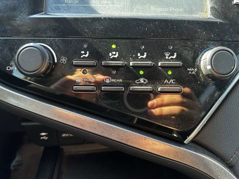 Used 2018 Toyota Camry LE image 29