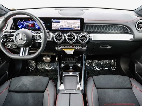 Used 2024 Mercedes-Benz EQB 300 4MATIC image 10
