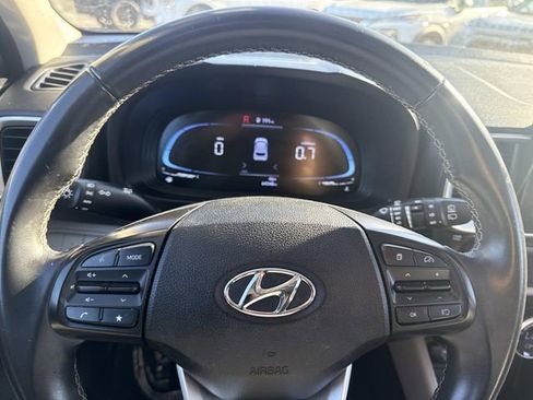 Used 2024 Hyundai Venue SEL image 29