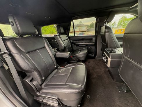 Used 2020 Ford Expedition XLT w/ Equipment Group 202A AWD/4WD image 26