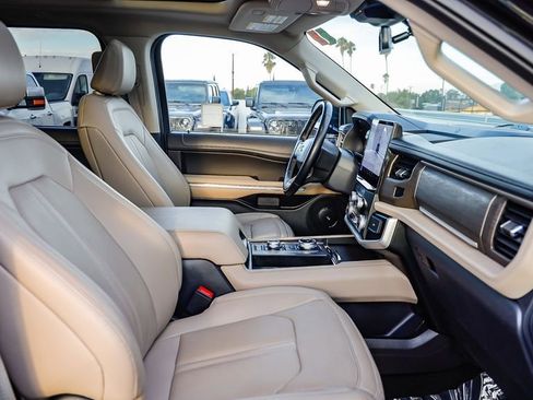 Used 2024 Ford Expedition Limited image 18