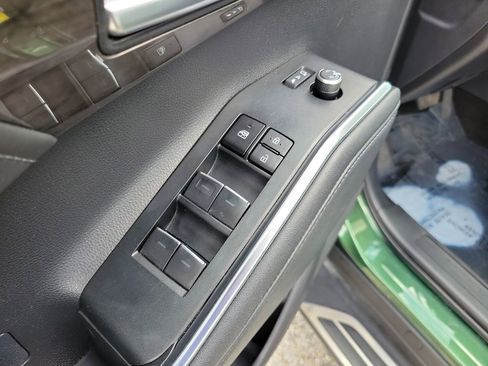 Used 2023 Toyota Highlander Limited FWD image 19
