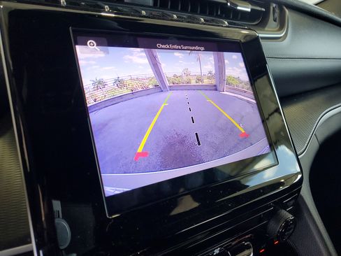 Used 2024 Jeep Grand Cherokee Laredo image 26