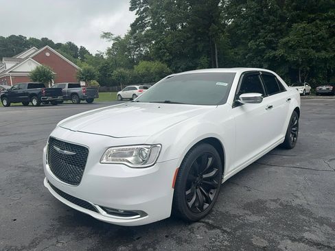 Used 2020 Chrysler 300 Limited image 1
