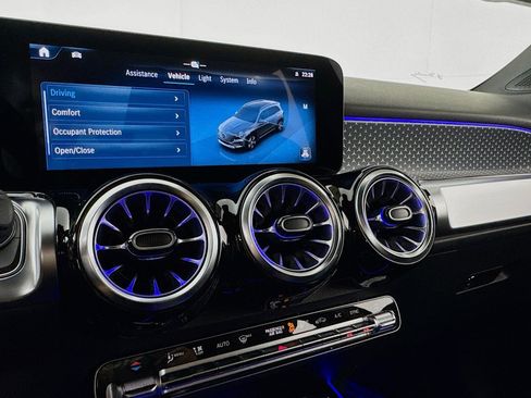 New 2025 Mercedes-Benz GLB 250 image 19