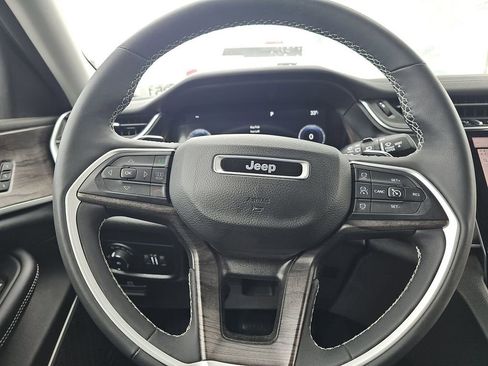 Used 2023 Jeep Grand Cherokee Limited w/ Black Appearance Package image 11