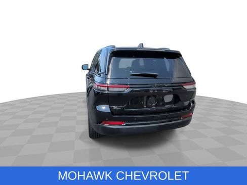Used 2023 Jeep Grand Cherokee Altitude AWD/4WD image 7