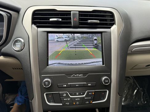 Used 2020 Ford Fusion SE FWD image 26