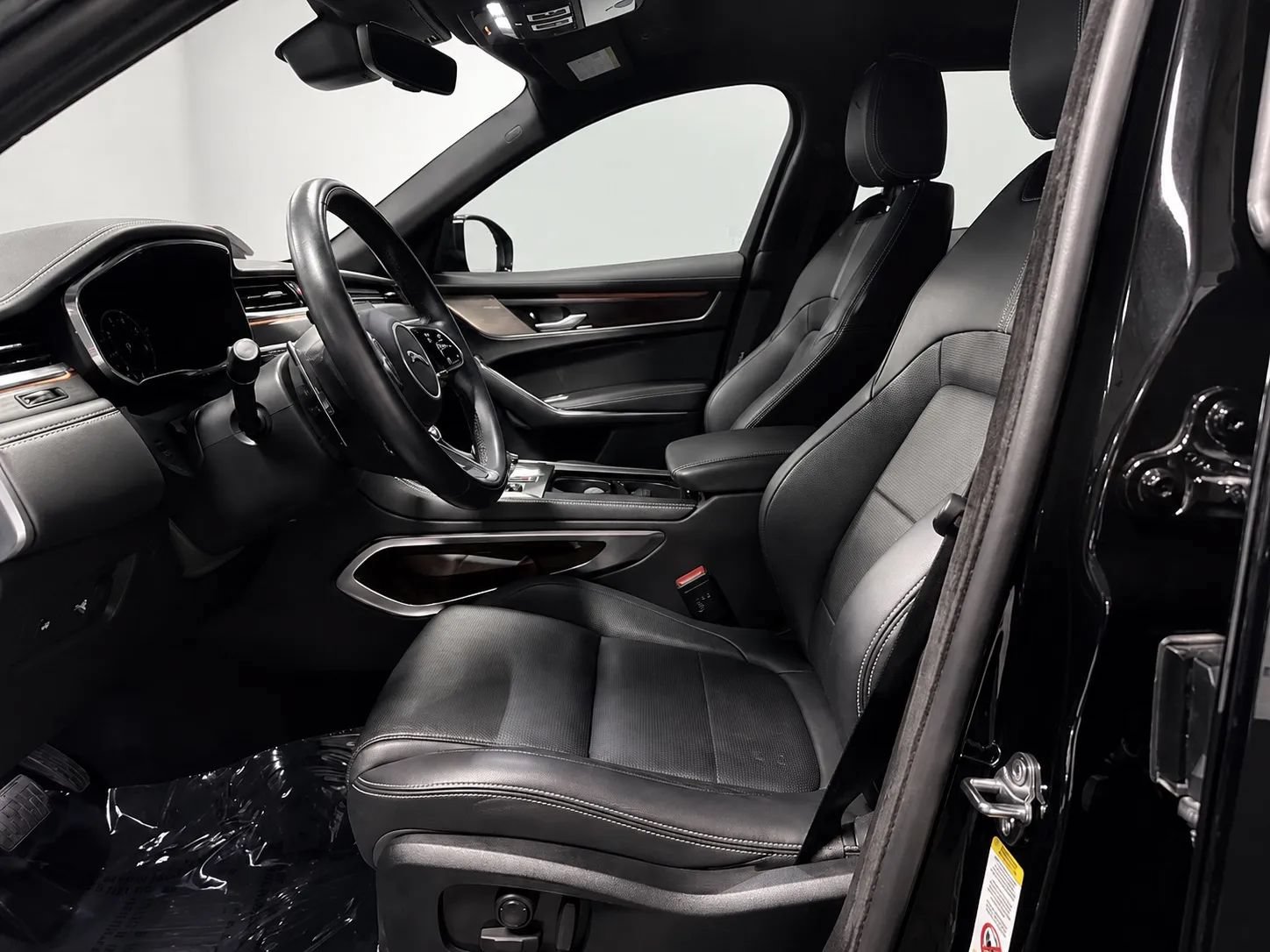 Used 2024 Jaguar F-PACE R-Dynamic S AWD/4WD image 10