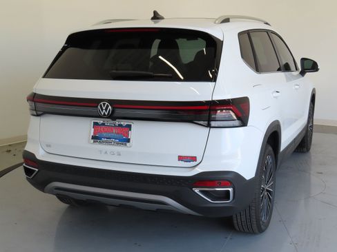 New 2025 Volkswagen Taos SE image 4