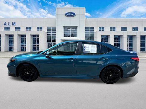 Used 2025 Toyota Camry SE image 8