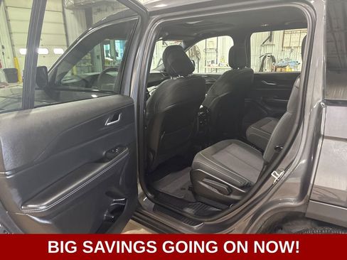 New 2025 Jeep Grand Cherokee L Laredo image 17