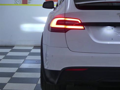 Used 2022 Tesla Model X AWD/4WD image 28