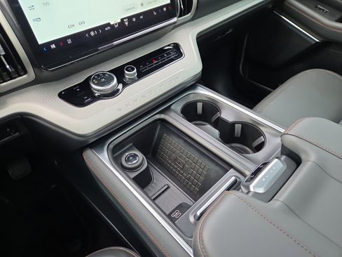 Used 2025 Ford Expedition Max Active image 25