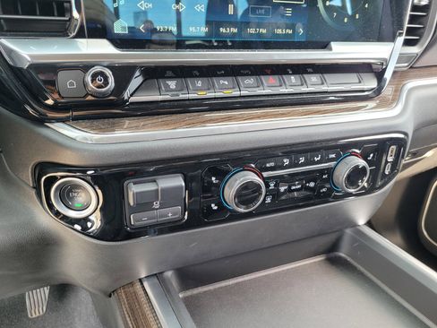 Used 2025 Chevrolet Silverado 3500 LT w/ Safety Package AWD/4WD image 18