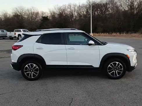 Used 2024 Chevrolet TrailBlazer LT w/ LT Cold Weather Package image 9