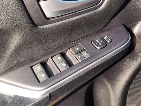 Used 2015 Toyota Camry SE FWD image 18