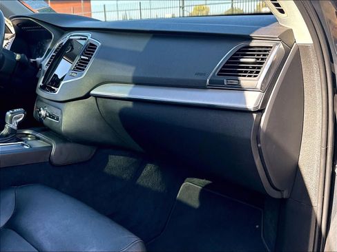 Used 2021 Volvo XC90 T5 Momentum w/ Climate Package AWD/4WD image 19